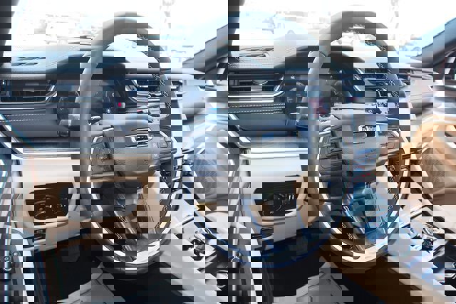 Used 2025 Jeep Grand Cherokee L Limited w/ Luxury Tech Group II image 18