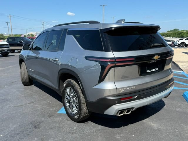 Used 2024 Chevrolet Traverse LT FWD image 3