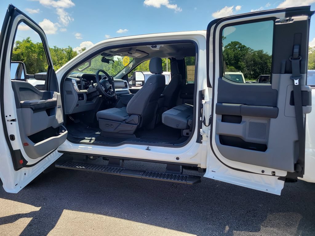 Certified 2025 Ford F350 XLT w/ FX4 Off-Road Package AWD/4WD image 8