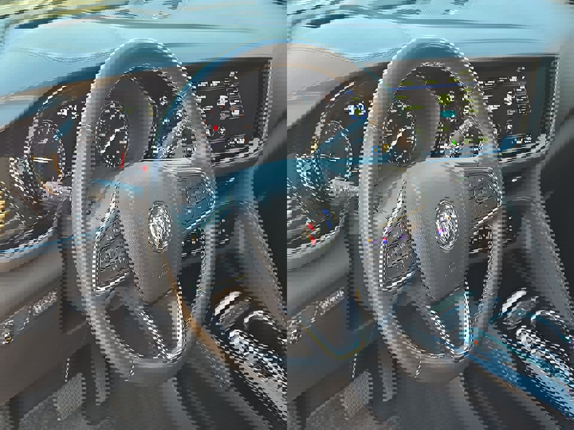 Used 2022 Buick Envision Avenir w/ Technology Package II image 15