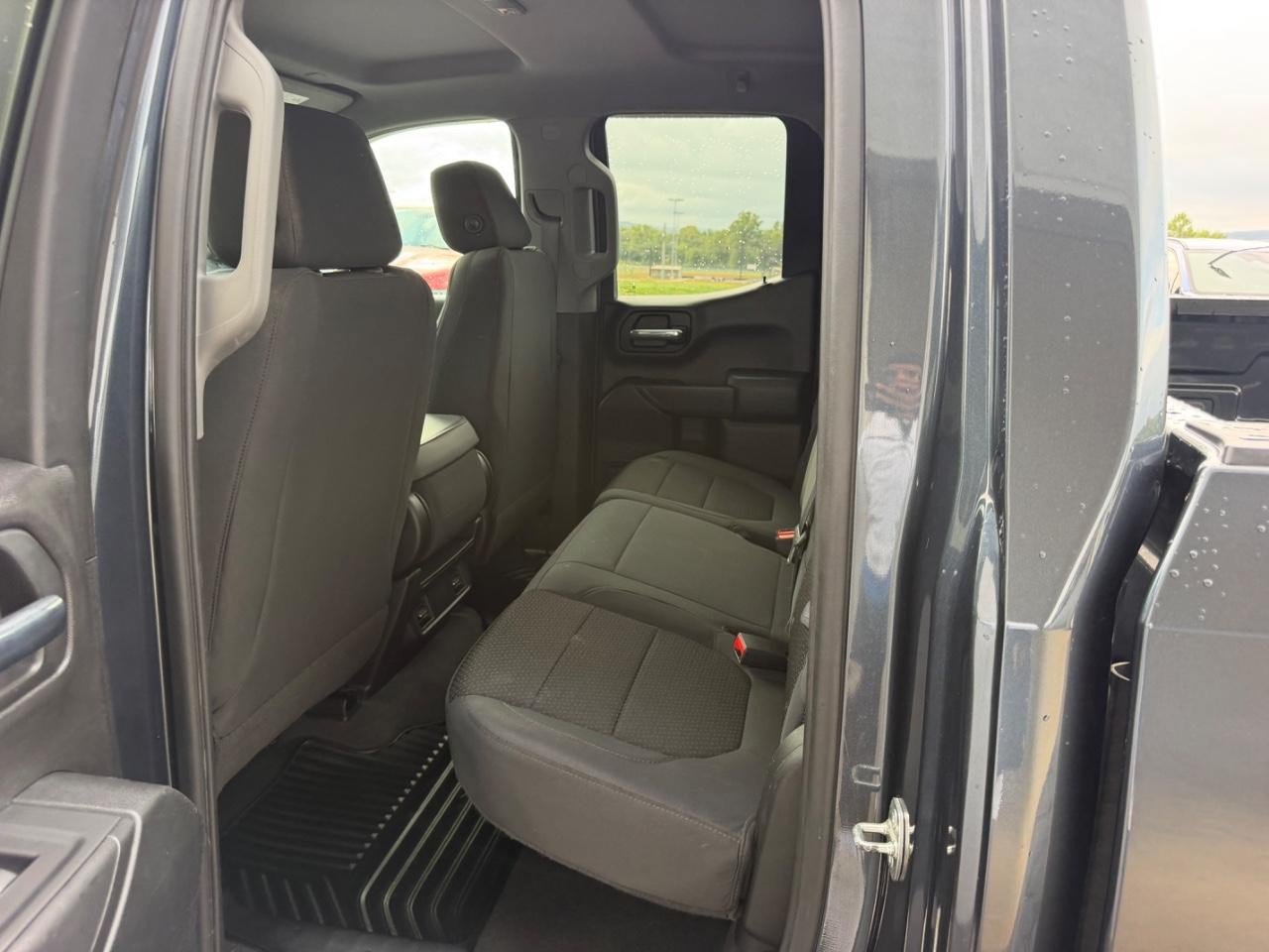 Used 2020 Chevrolet Silverado 1500 Custom w/ Custom Value Package AWD/4WD image 9