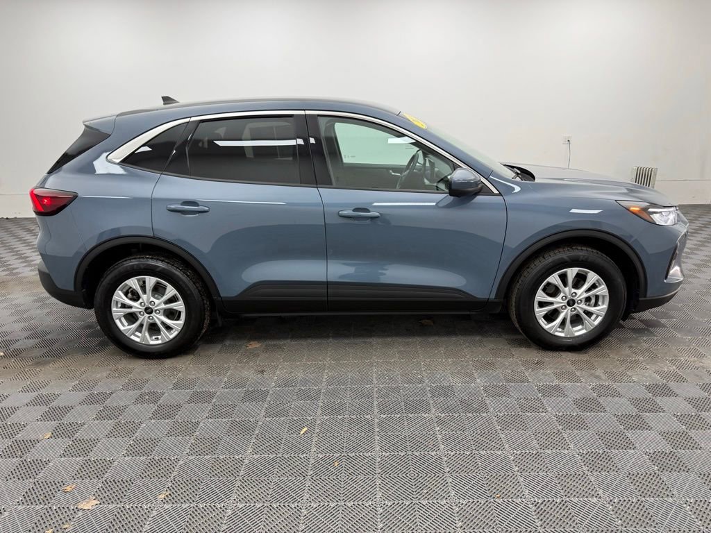 Certified 2023 Ford Escape Active w/ Tech Pack #2 image 3