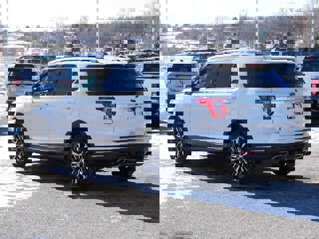 Certified 2018 Ford Explorer Platinum image 3