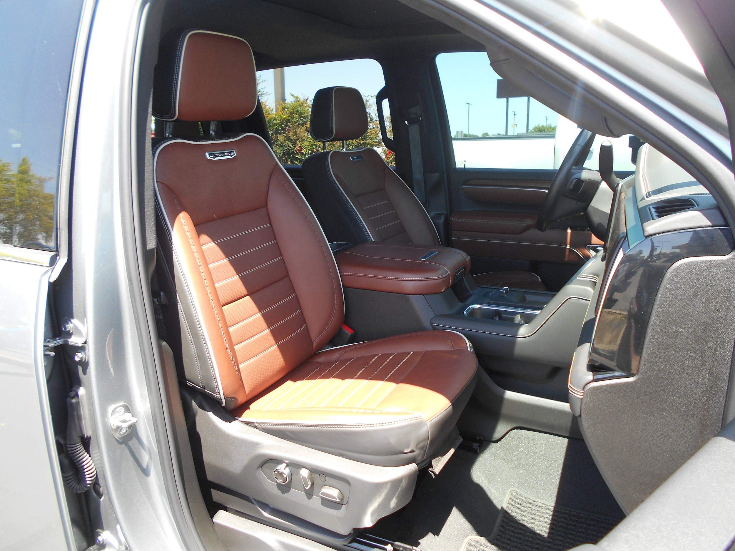 Used 2025 GMC Sierra 3500 Denali Ultimate AWD/4WD image 9