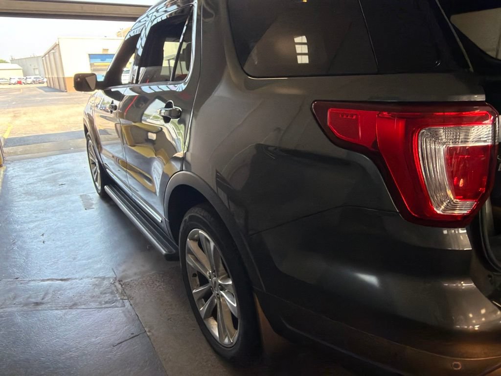 Certified 2018 Ford Explorer XLT w/ Equipment Group 202A AWD/4WD image 8