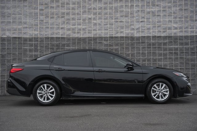 Used 2025 Toyota Camry LE image 3