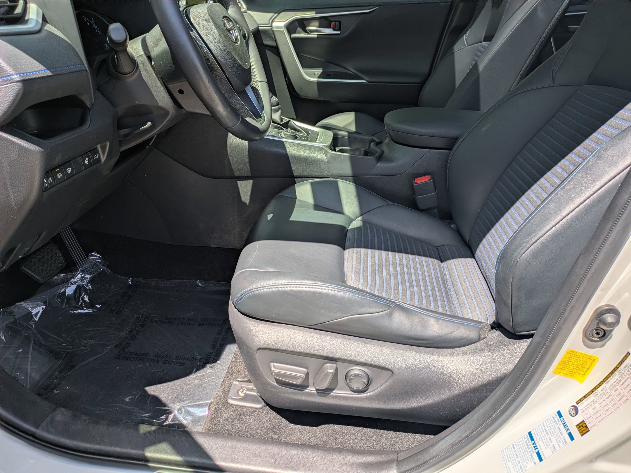 Used 2020 Toyota RAV4 XSE w/ XSE Grade Weather Package AWD/4WD image 12