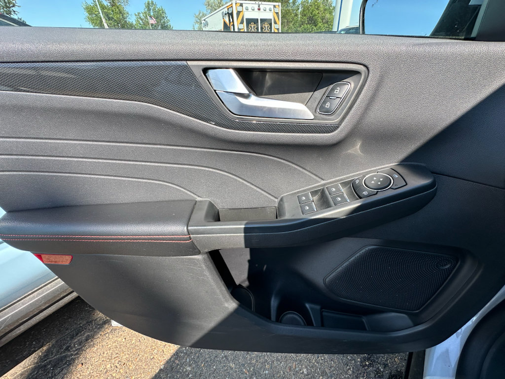 Certified 2025 Ford Escape ST-Line Select AWD/4WD image 15