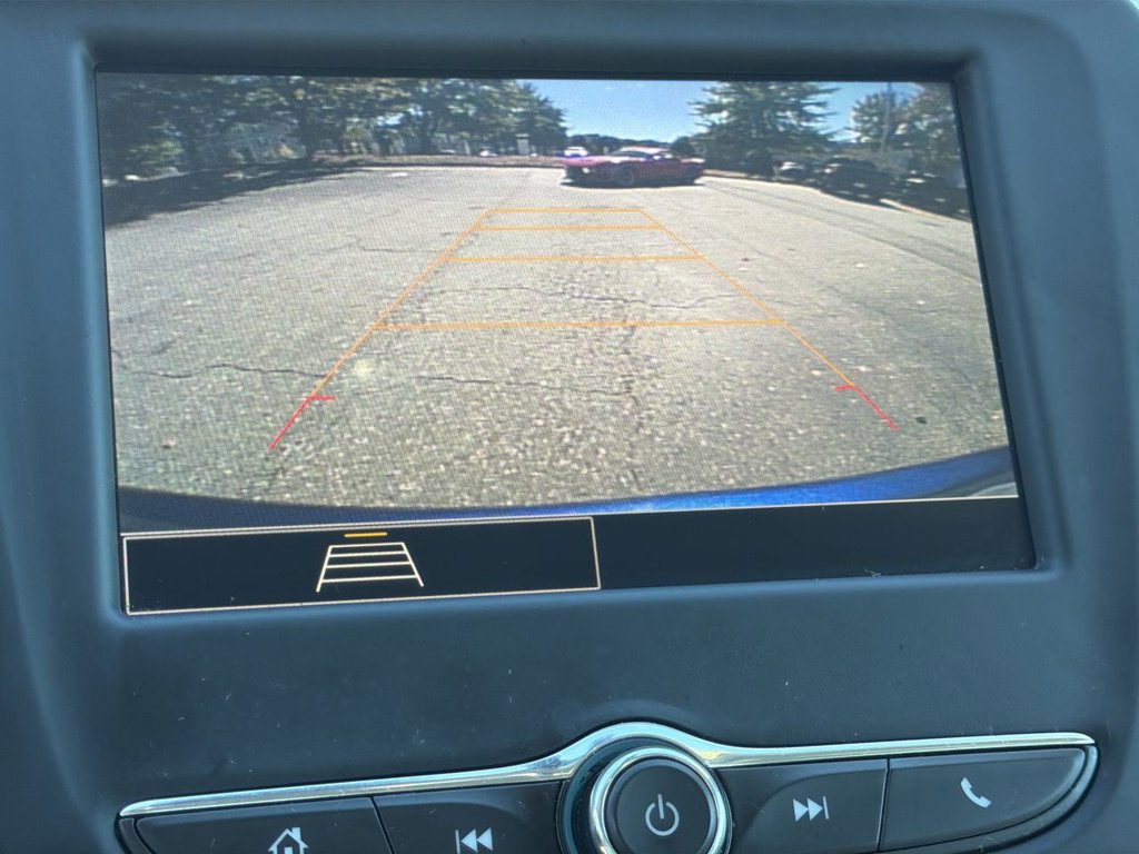 Used 2022 Chevrolet Equinox LS FWD image 16