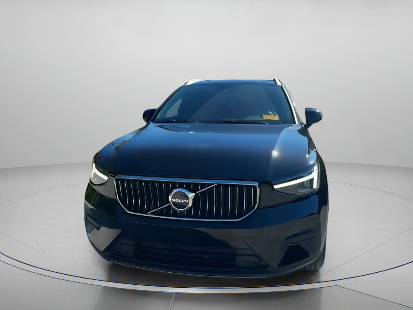 Used 2025 Volvo XC40 B5 Core image 32