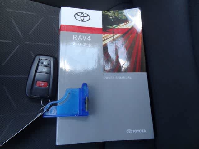 Used 2024 Toyota RAV4 XLE AWD/4WD image 30