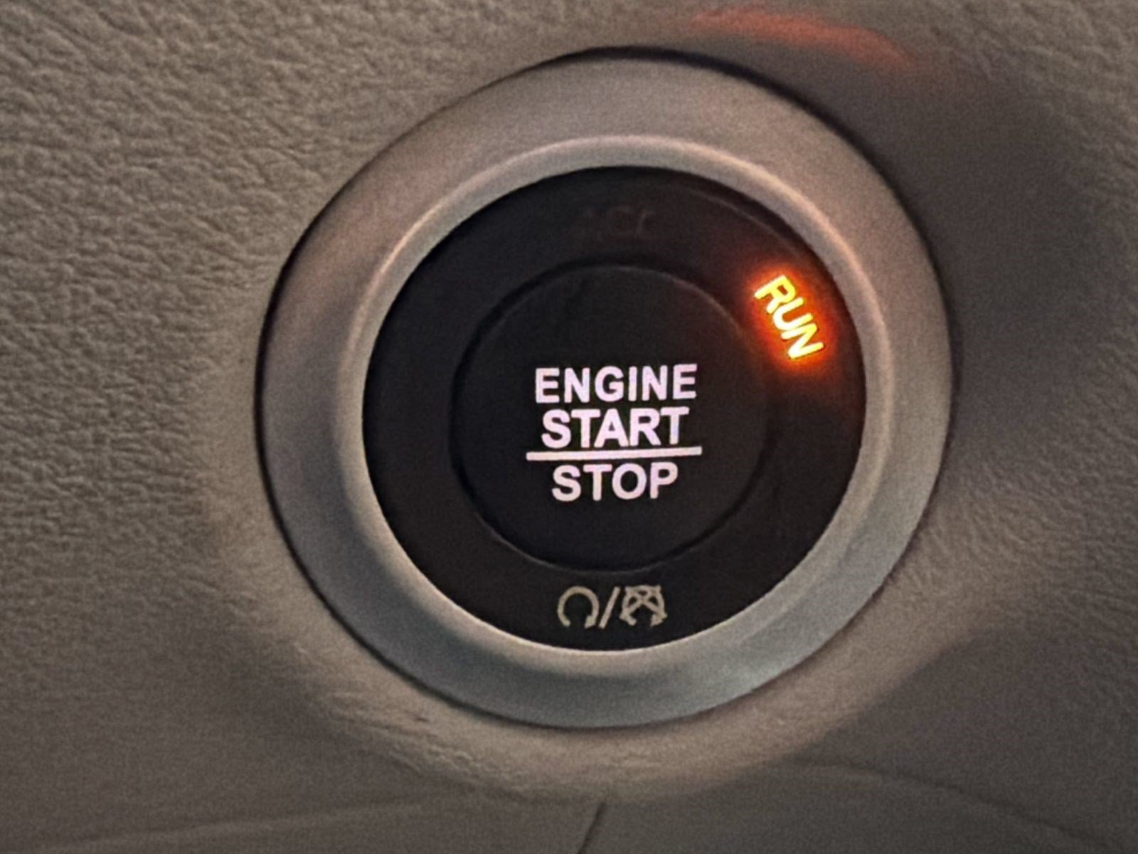 Used 2020 Chrysler Pacifica Touring FWD image 16