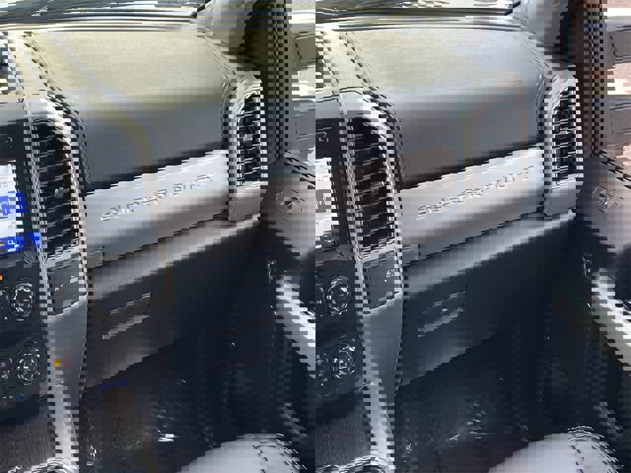 Certified 2021 Ford F250 Lariat w/ Lariat Ultimate Package image 17