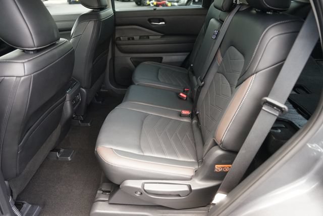 Used 2025 Nissan Pathfinder Platinum w/ Cargo Package FWD image 13