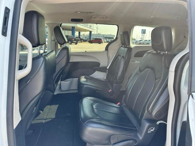 Used 2024 Chrysler Pacifica Touring-L FWD image 10