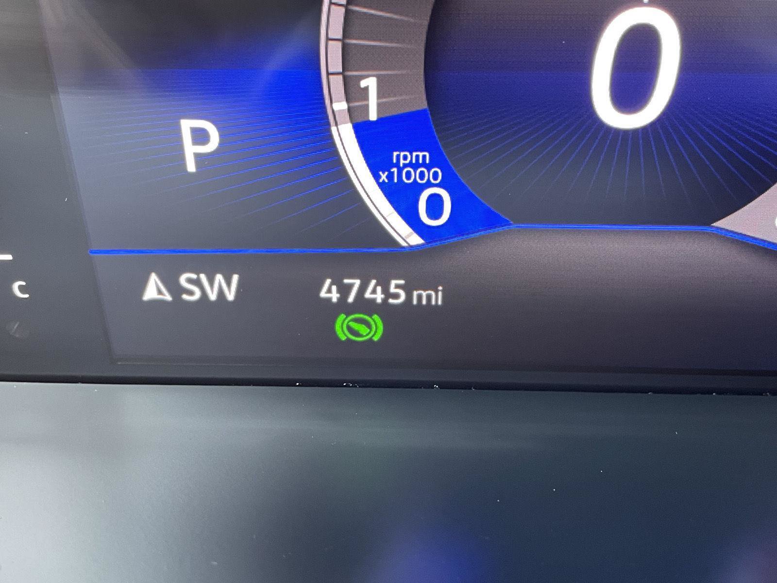 Used 2025 Volkswagen Taos SE AWD/4WD image 3