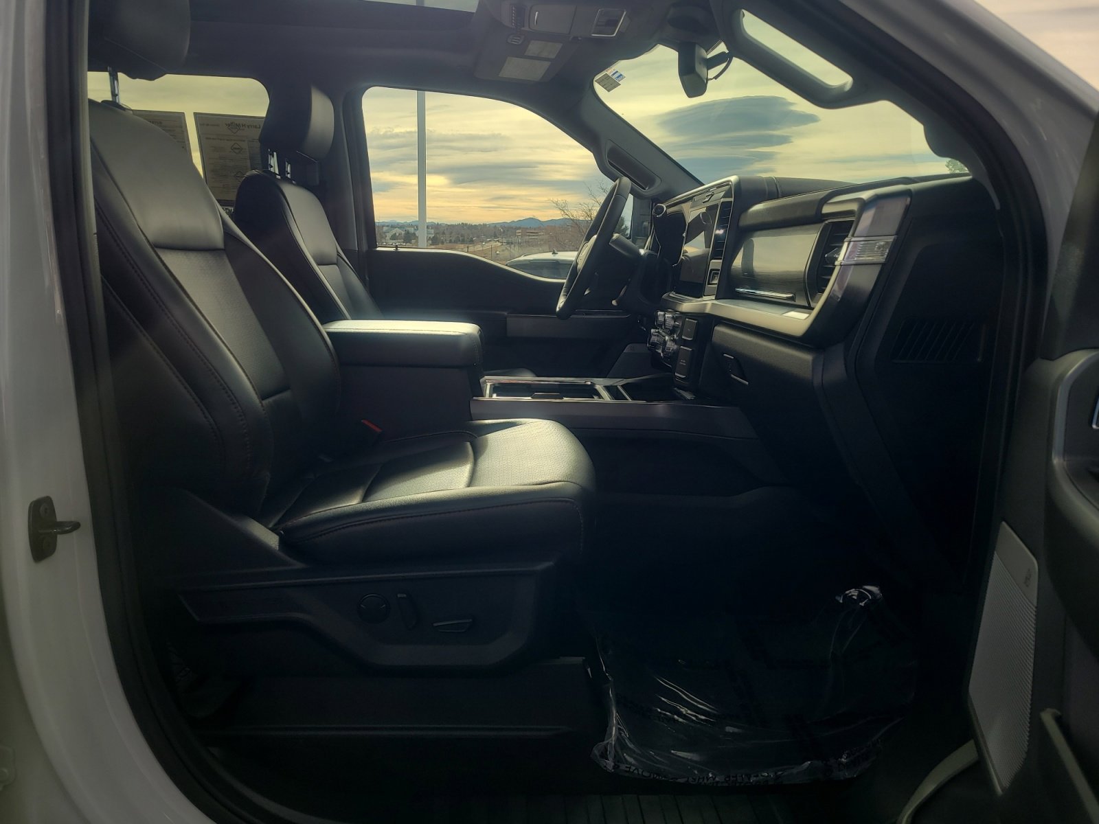 Certified 2025 Ford F350 Lariat w/ Black Appearance Package image 19