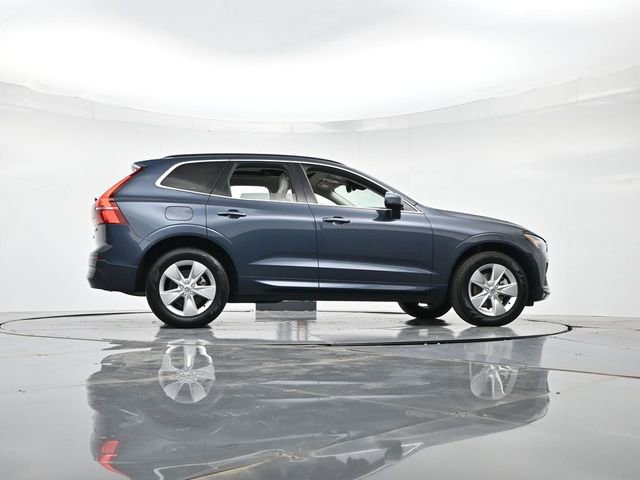 Used 2022 Volvo XC60 B5 Momentum image 31