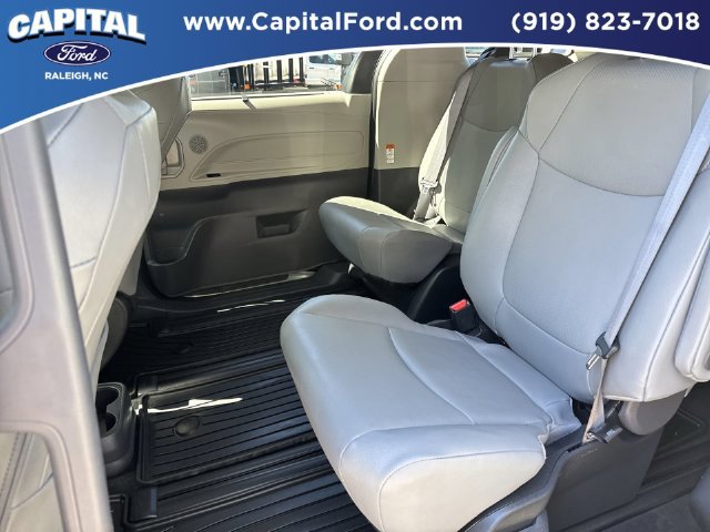 Used 2024 Toyota Sienna XLE FWD image 18