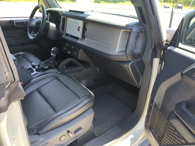 Certified 2025 Ford Bronco Outer Banks w/ Sasquatch Package AWD/4WD image 38