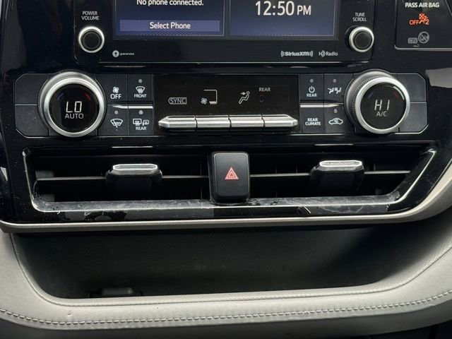 Used 2021 Toyota Highlander LE FWD image 5