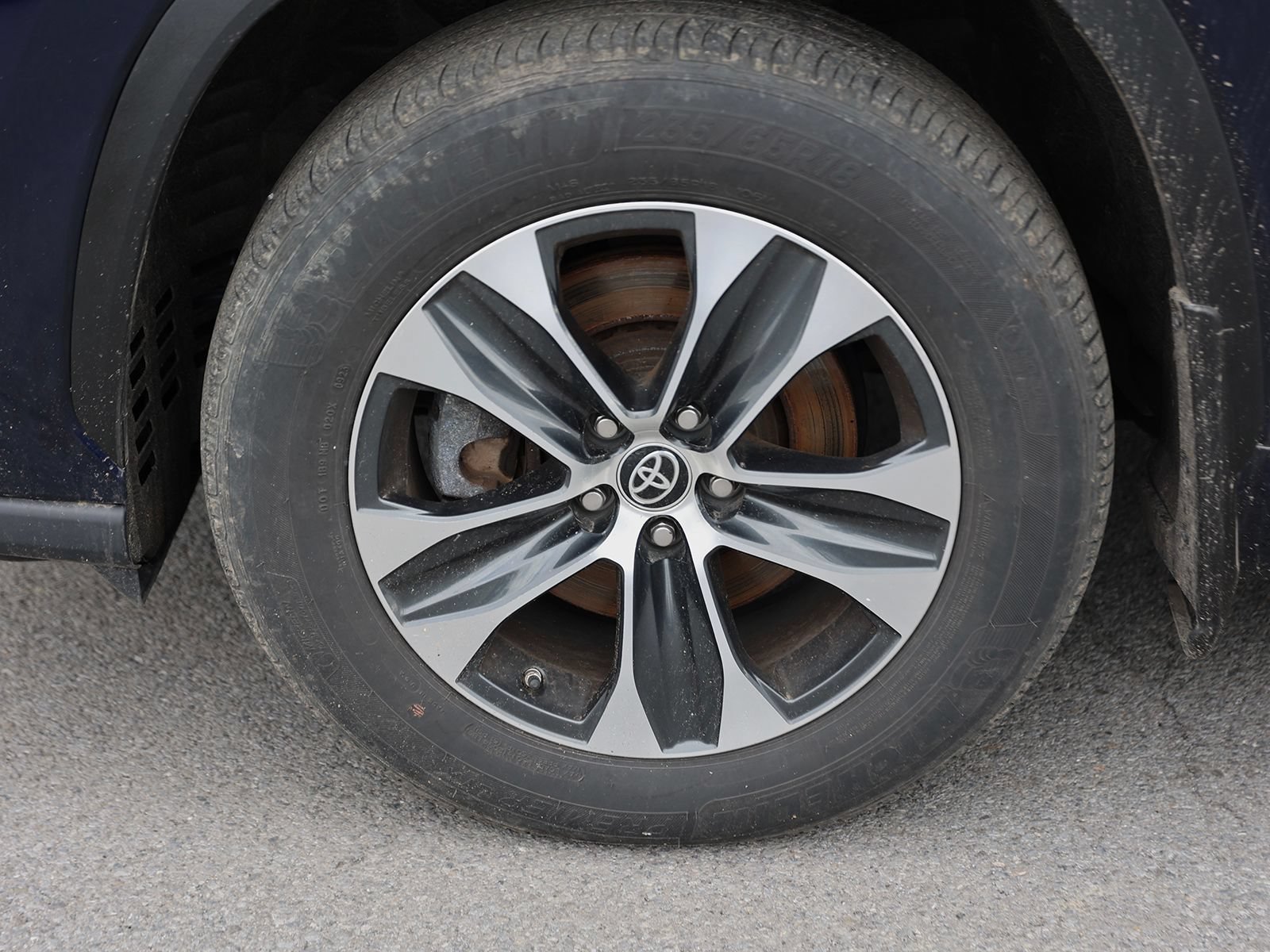 Used 2023 Toyota Highlander XLE AWD/4WD image 11