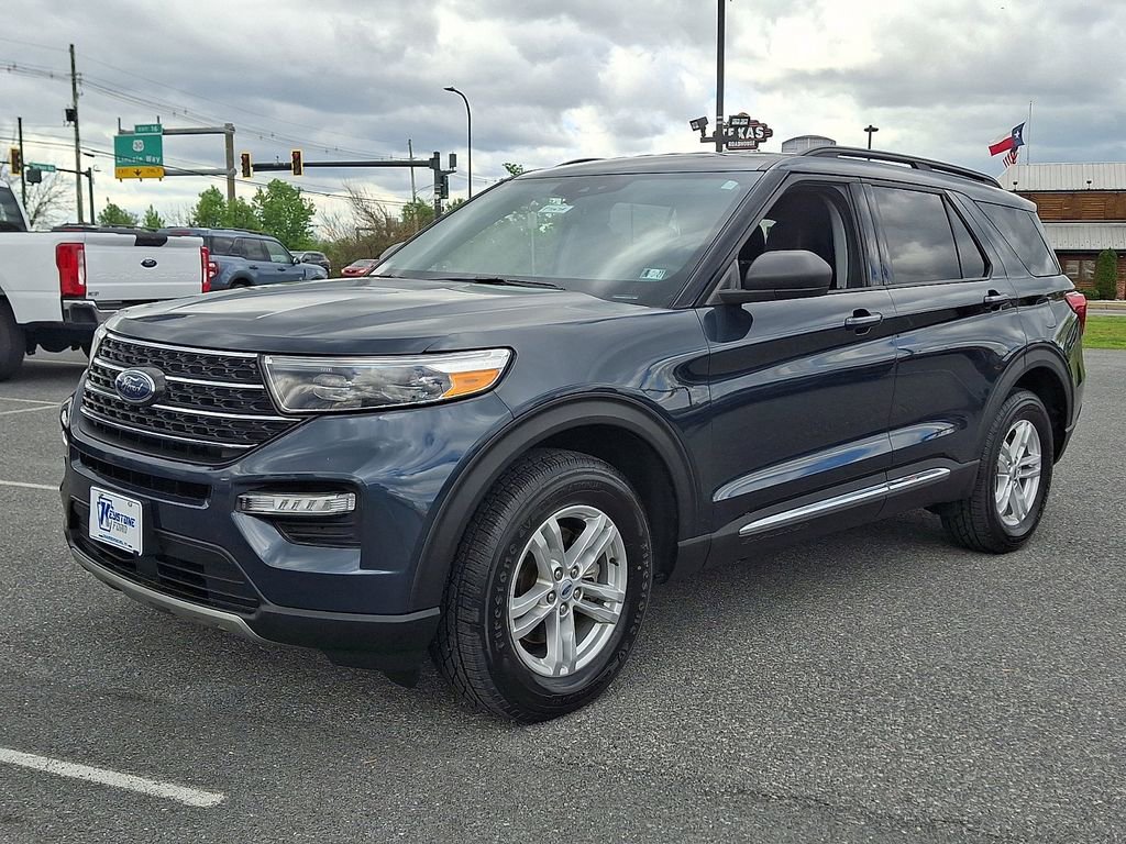 Certified 2023 Ford Explorer XLT w/ Equipment Group 202A AWD/4WD image 3