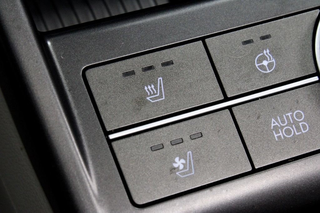 Used 2024 Hyundai Kona Limited FWD image 5