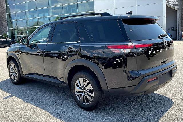 Used 2025 Nissan Pathfinder SV FWD image 4