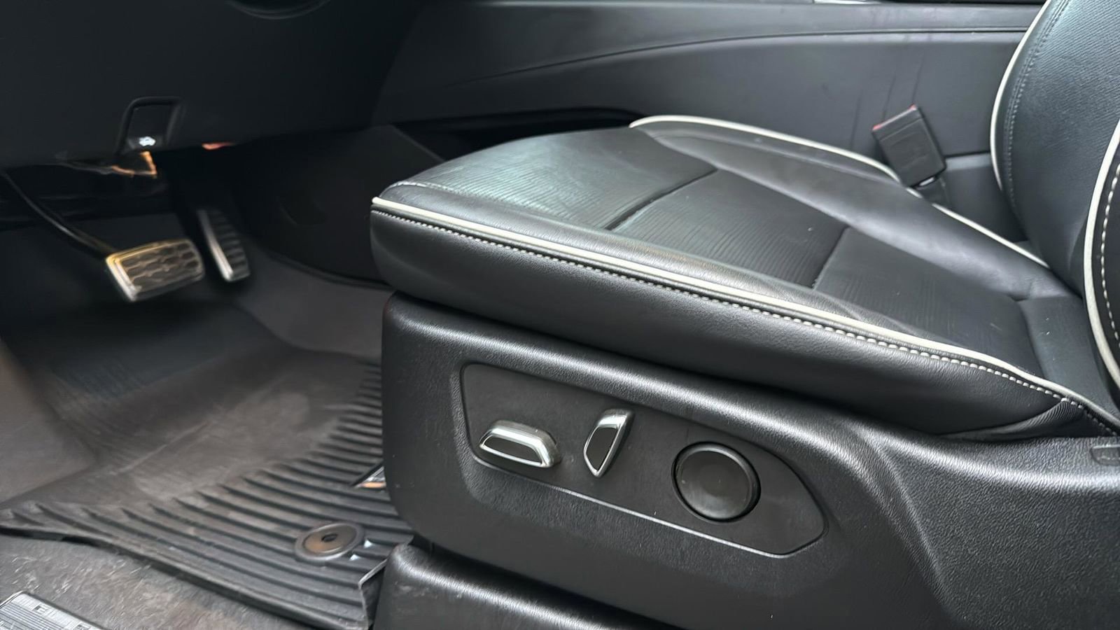 Used 2022 Cadillac Escalade Sport w/ Heavy-Duty Trailer Package image 11