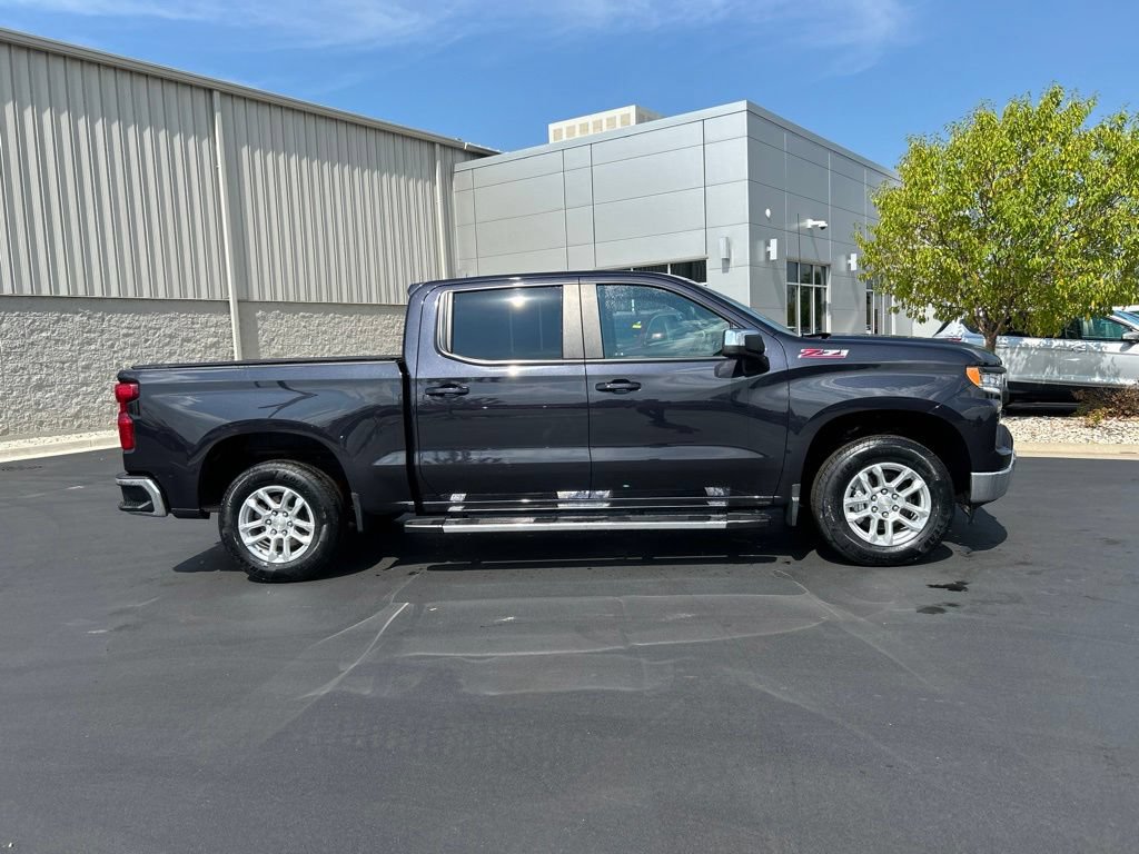 Used 2023 Chevrolet Silverado 1500 LT w/ Z71 Off-Road Package AWD/4WD image 7