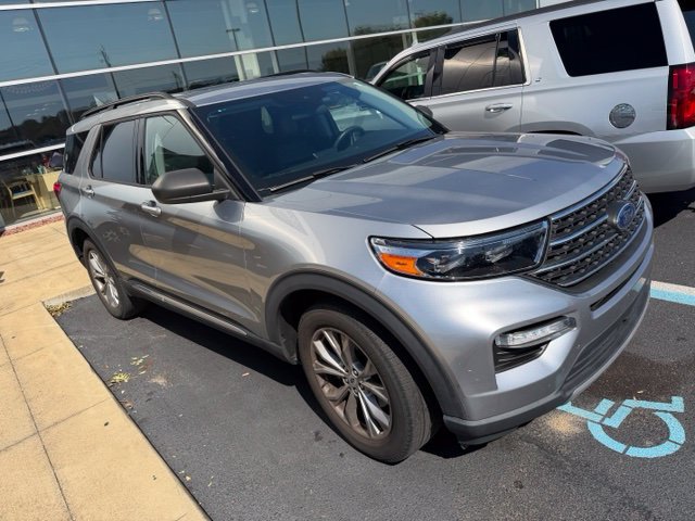 Certified 2023 Ford Explorer XLT w/ Equipment Group 202A AWD/4WD image 1