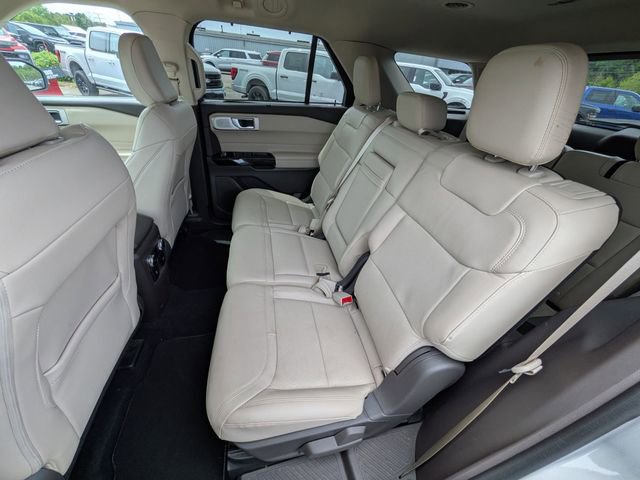 Certified 2024 Ford Explorer Platinum w/ Technology Package AWD/4WD image 24