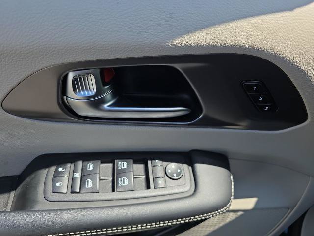 Used 2023 Chrysler Pacifica Touring-L FWD image 20