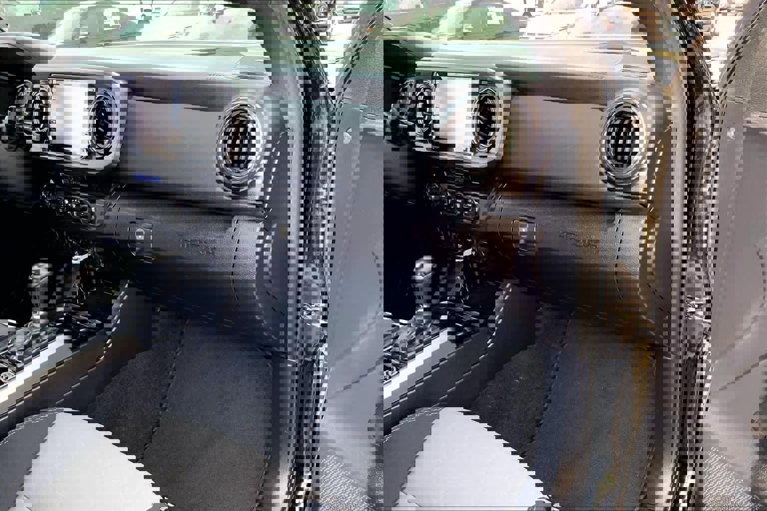 Used 2021 Toyota Tacoma TRD Off-Road w/ Technology Package image 17