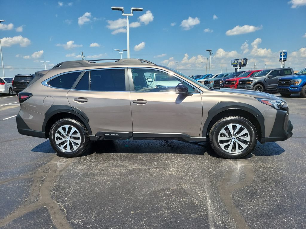 Used 2024 Subaru Outback Premium AWD/4WD image 3