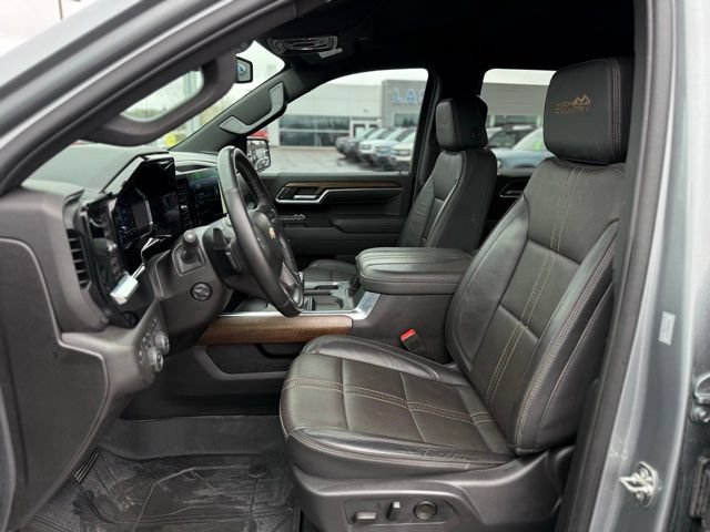 Used 2025 Chevrolet Silverado 1500 High Country AWD/4WD image 14