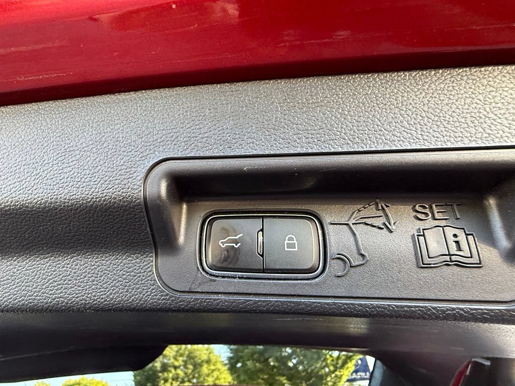 Certified 2022 Ford Explorer XLT w/ Equipment Group 202A AWD/4WD image 28