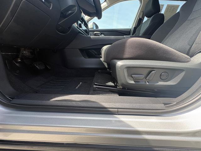 Used 2025 Nissan Rogue SV FWD image 12