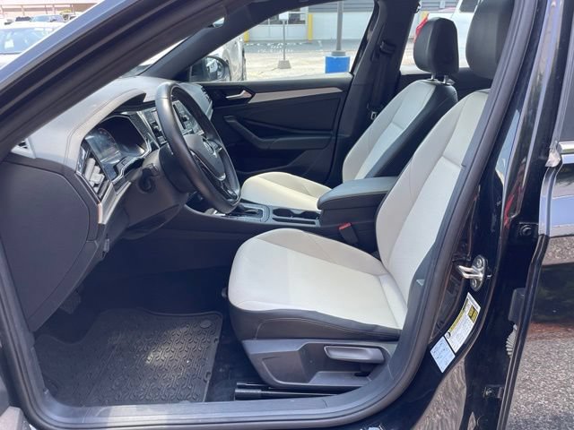 Used 2020 Volkswagen Jetta R-Line FWD image 12