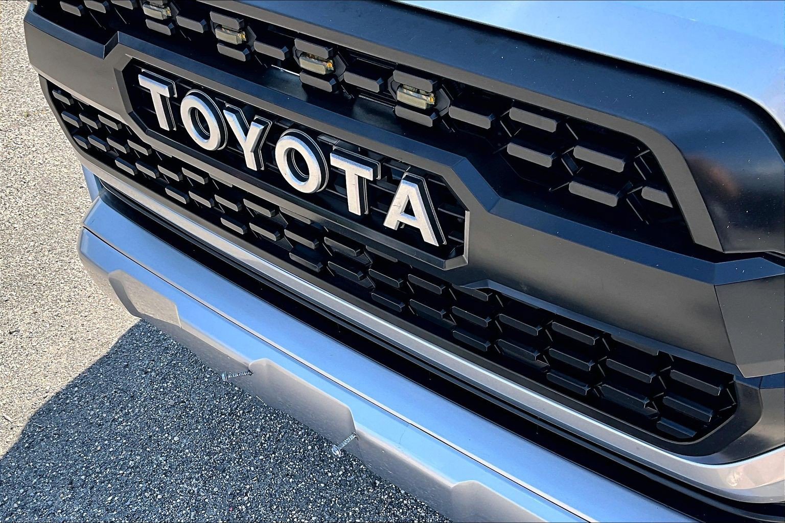 Used 2017 Toyota Tacoma TRD Sport AWD/4WD image 35