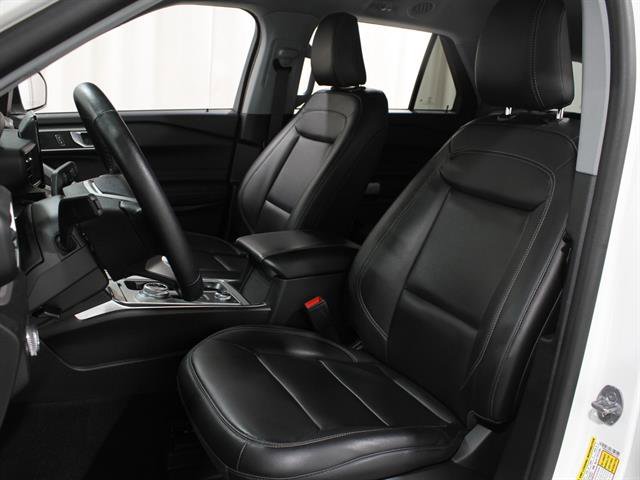 Certified 2022 Ford Explorer XLT w/ Equipment Group 202A image 6
