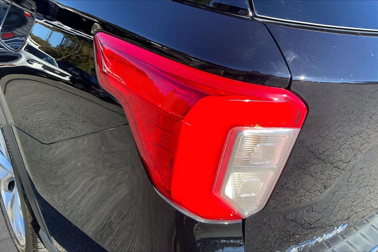 Certified 2023 Ford Explorer Platinum w/ Technology Package AWD/4WD image 28