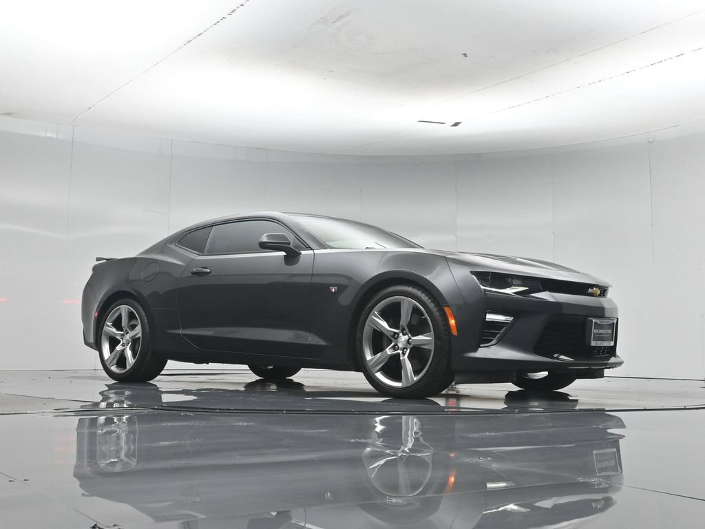 Used 2018 Chevrolet Camaro SS RWD image 4