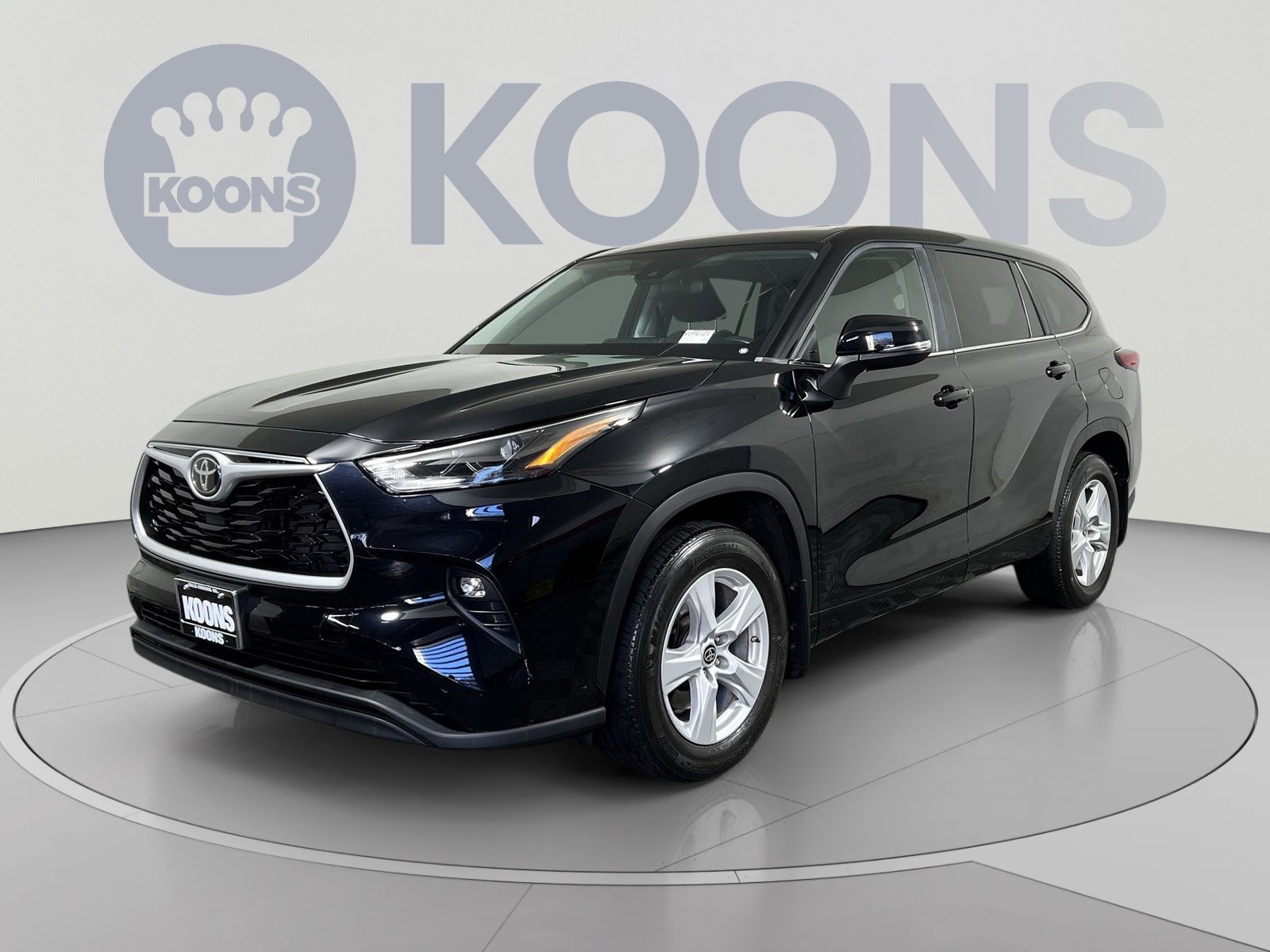 Used 2023 Toyota Highlander LE AWD/4WD image 5