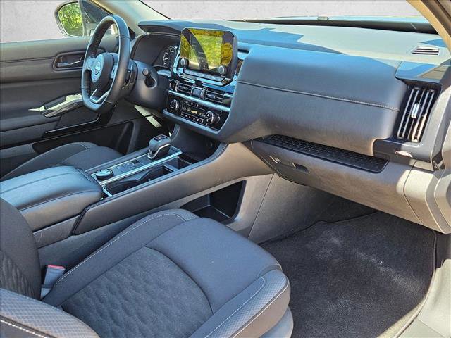 Used 2025 Nissan Pathfinder SV image 22