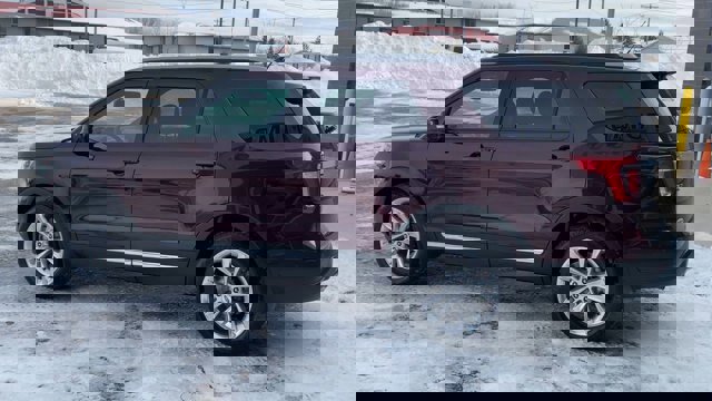 Certified 2018 Ford Explorer XLT w/ Equipment Group 201A image 7