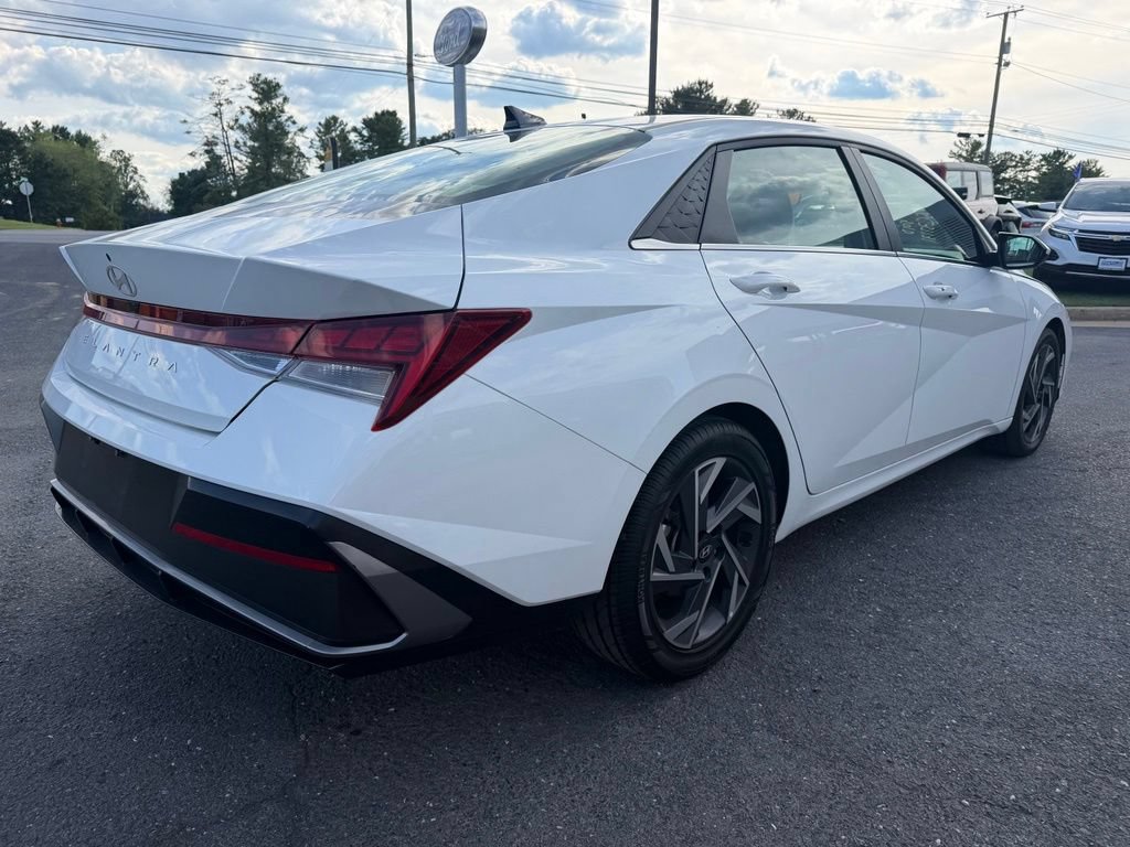 Used 2025 Hyundai Elantra SEL FWD image 5