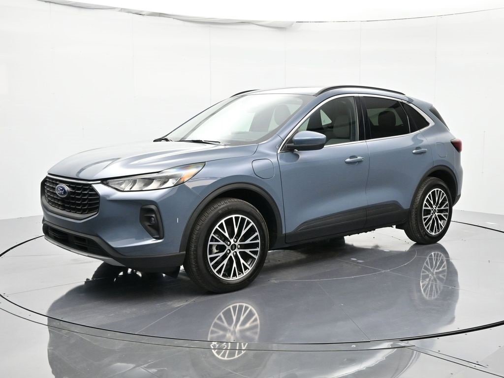 Certified 2025 Ford Escape SE w/ Class II Trailer Tow Package