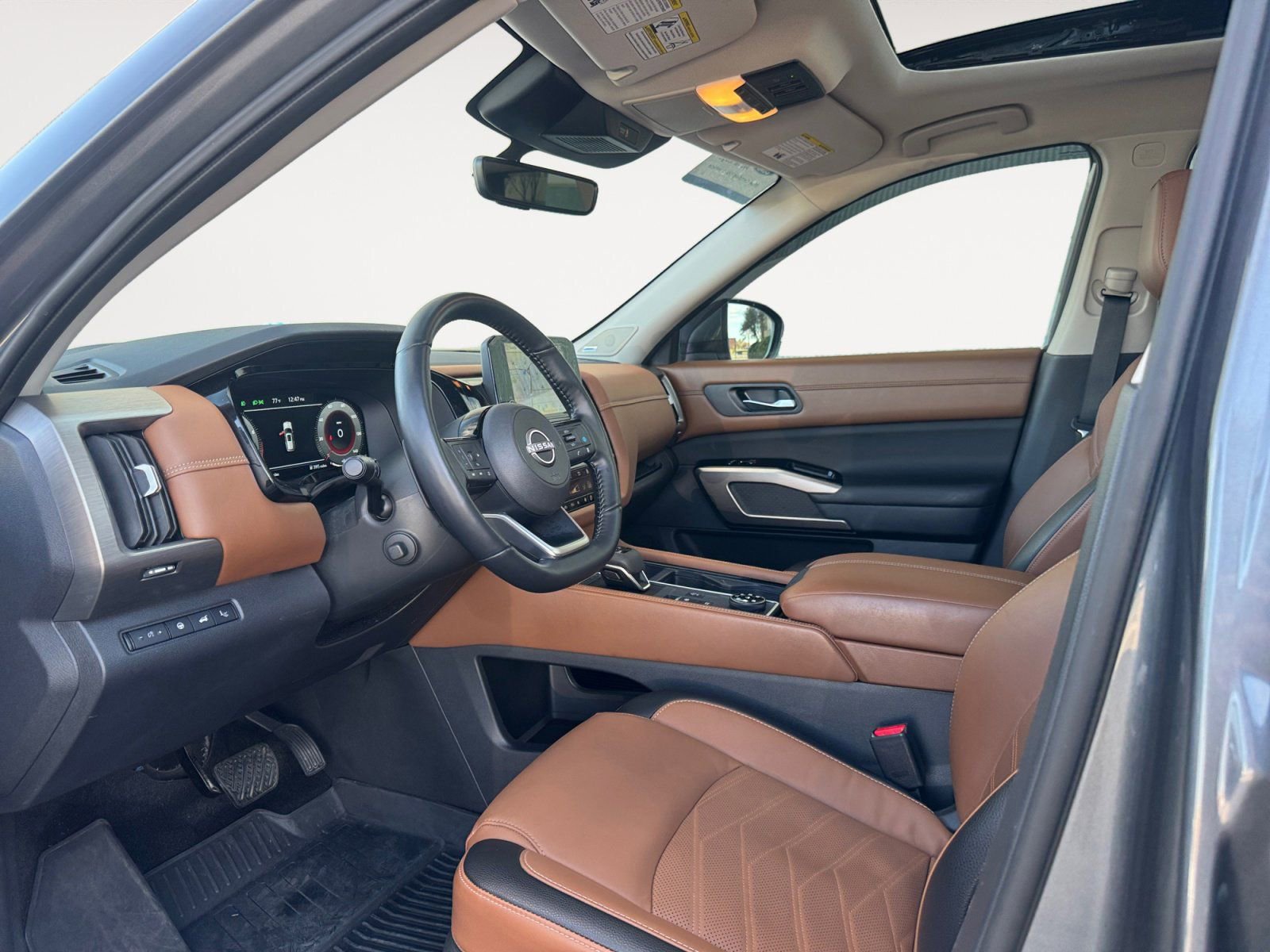 Used 2024 Nissan Pathfinder Platinum w/ Cargo Package image 9